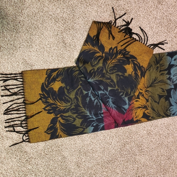 🔥Soft like Cashmere Scarf 61"x11" Leaf Print Cozy Warm - Picture 2 of 4